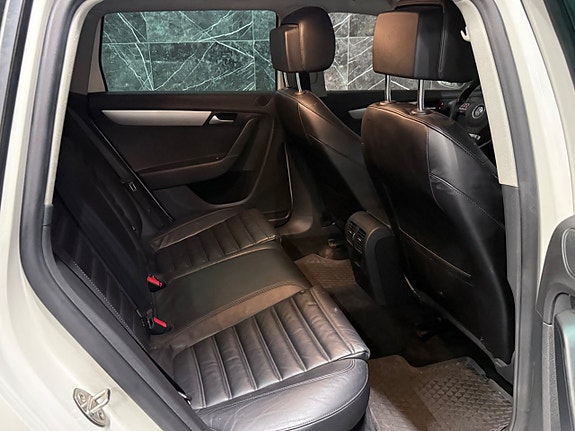 Volkswagen Passat Alltrack 17 of 20