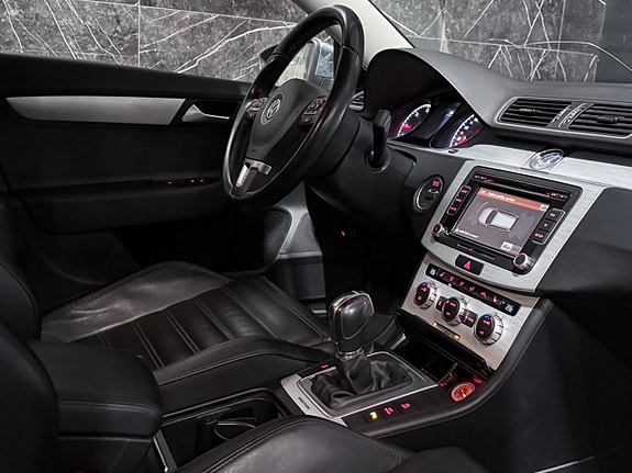Volkswagen Passat Alltrack 18 of 20