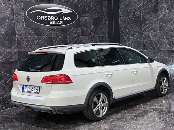 Volkswagen Passat Alltrack 2 of 5