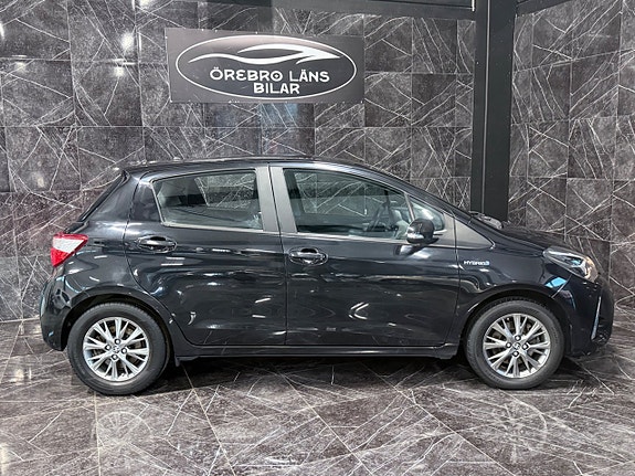 Toyota Yaris 8 of 29