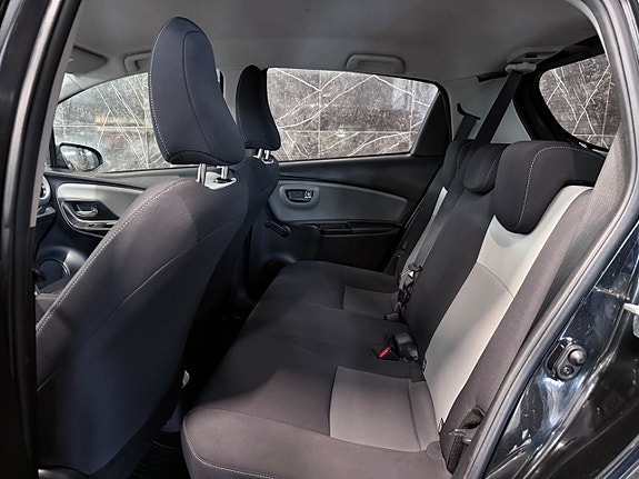 Toyota Yaris 15 of 29