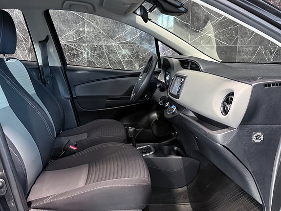 Toyota Yaris 16 of 29
