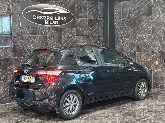 Toyota Yaris 2 of 29