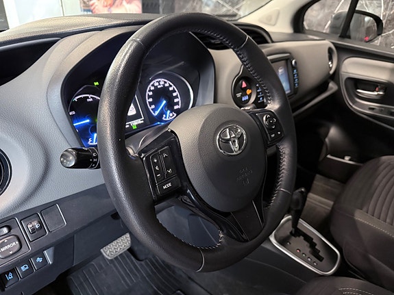 Toyota Yaris 19 of 29