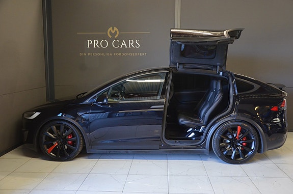 Tesla Model X 4 of 5