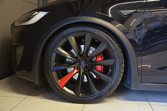 Tesla Model X 11 of 21