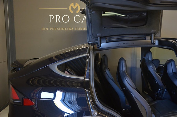 Tesla Model X 7 of 21