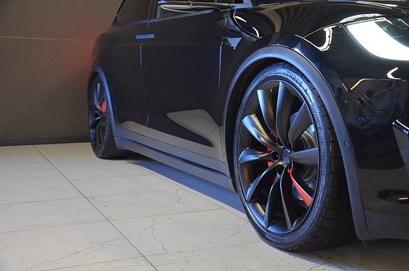 Tesla Model X 9 of 21