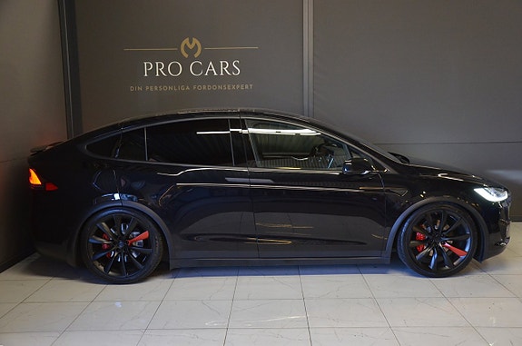Tesla Model X 3 of 5