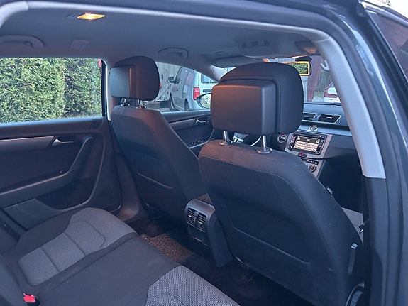 Volkswagen Passat 9 of 13