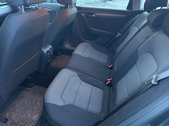 Volkswagen Passat 6 of 13