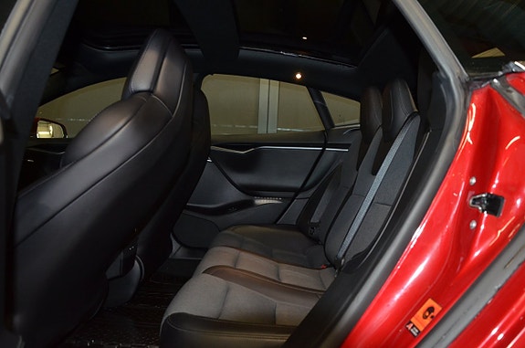 Tesla Model S 16 of 20