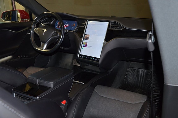 Tesla Model S 12 of 20