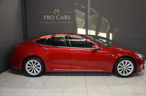 Tesla Model S 2 of 5