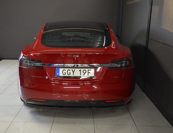 Tesla Model S 4 of 5