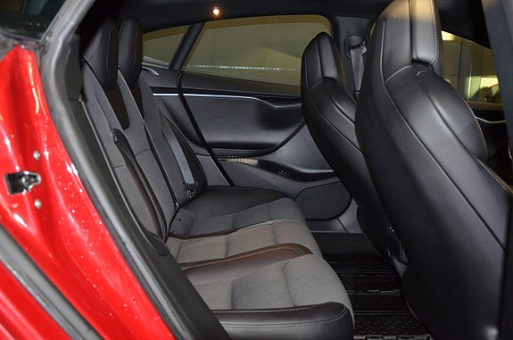 Tesla Model S 10 of 20