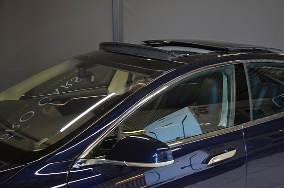 Tesla Model S 8 of 19