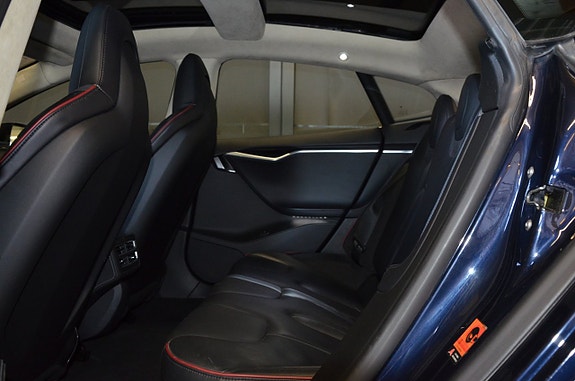 Tesla Model S 14 of 19