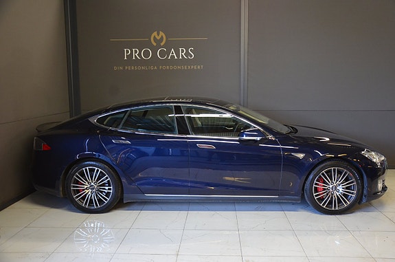 Tesla Model S 2 of 5