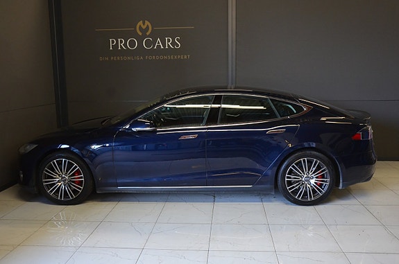 Tesla Model S 3 of 5