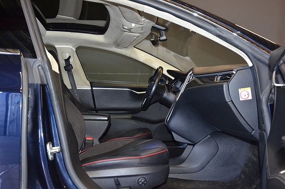 Tesla Model S 11 of 19