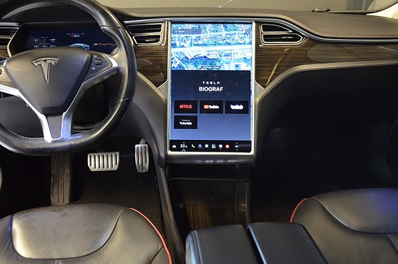 Tesla Model S 17 of 19