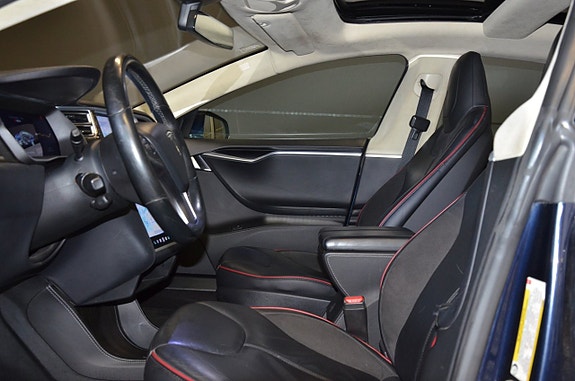 Tesla Model S 15 of 19