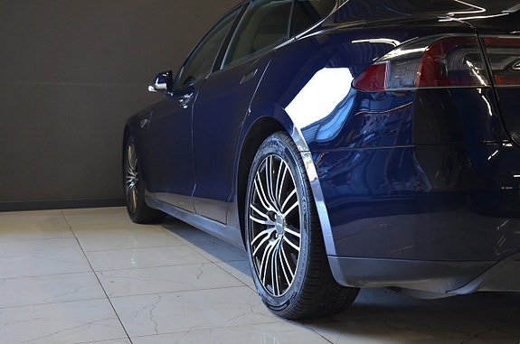 Tesla Model S 6 of 19