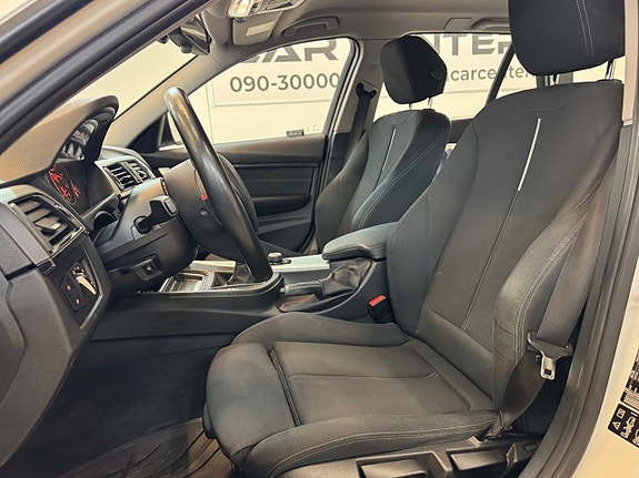 BMW 318d 15 of 23