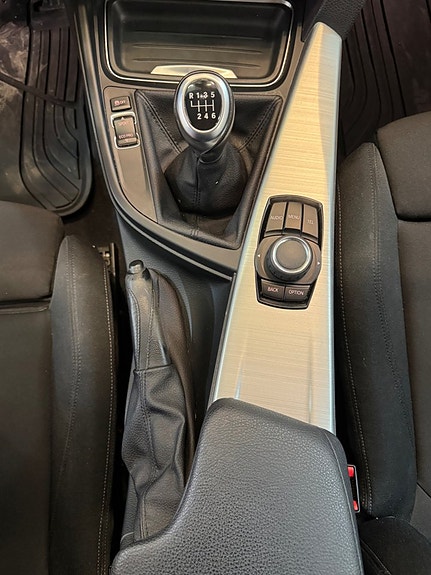 BMW 318d 17 of 23