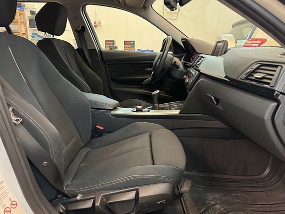 BMW 318d 18 of 23