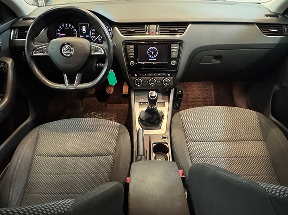 Skoda Octavia 14 of 23