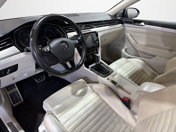 Volkswagen Passat Alltrack 21 of 28