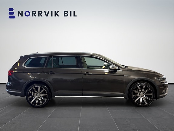 Volkswagen Passat Alltrack 3 of 5