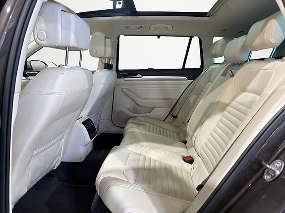 Volkswagen Passat Alltrack 18 of 28