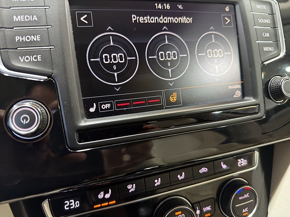 Volkswagen Passat Alltrack 15 of 28