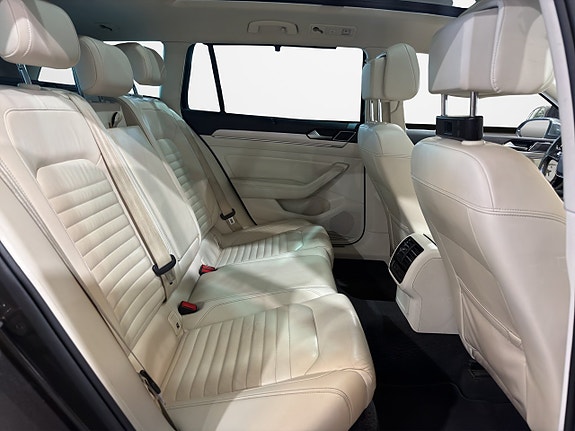 Volkswagen Passat Alltrack 24 of 28