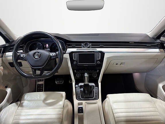 Volkswagen Passat Alltrack 11 of 28