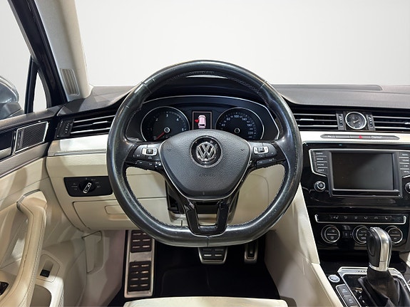 Volkswagen Passat Alltrack 13 of 28