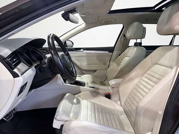 Volkswagen Passat Alltrack 12 of 28