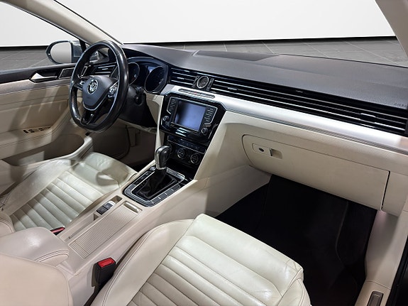Volkswagen Passat Alltrack 22 of 28