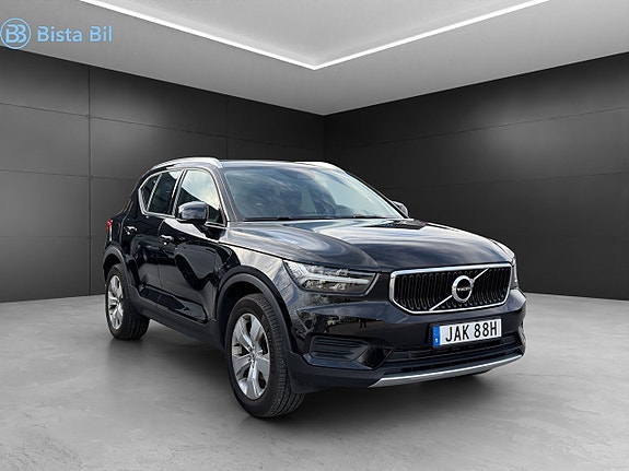 Volvo XC40 2 of 5