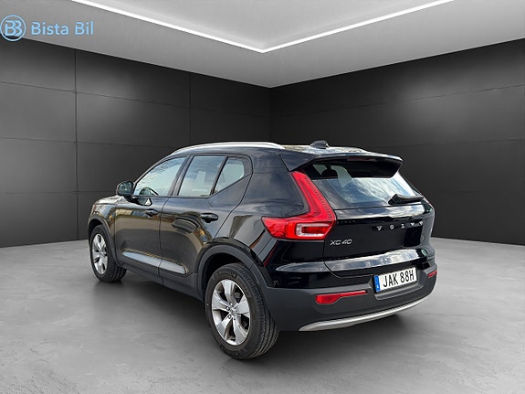 Volvo XC40 3 of 5