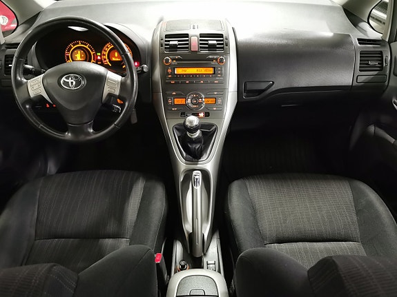 Toyota Auris 15 of 17
