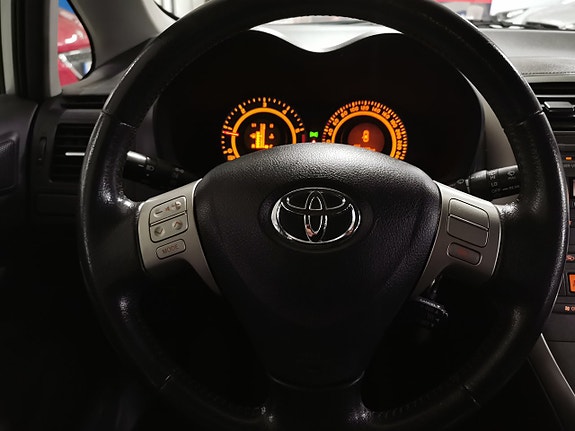 Toyota Auris 14 of 17