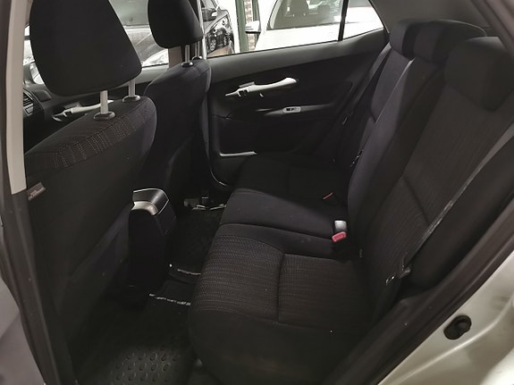 Toyota Auris 11 of 17