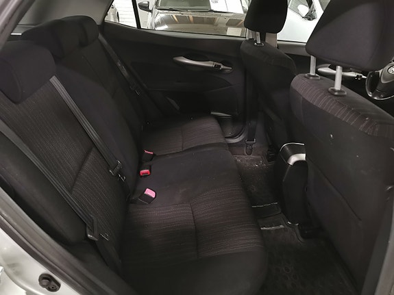 Toyota Auris 12 of 17