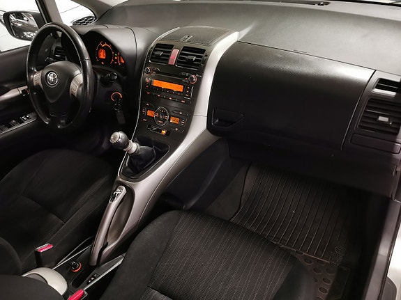 Toyota Auris 9 of 17