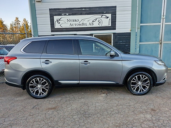 Mitsubishi Outlander 2 of 5