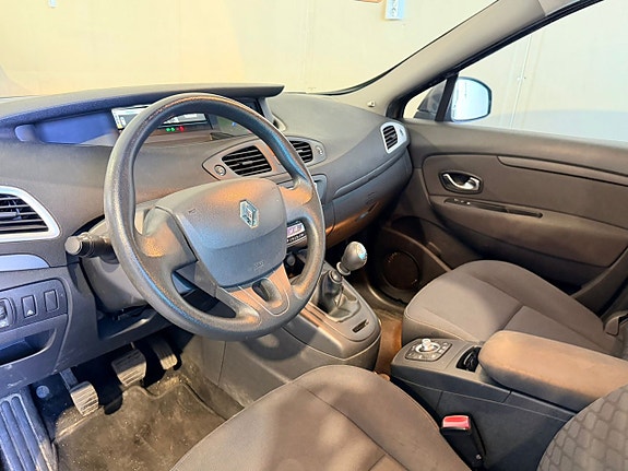Renault Grand Scenic III 10 of 19